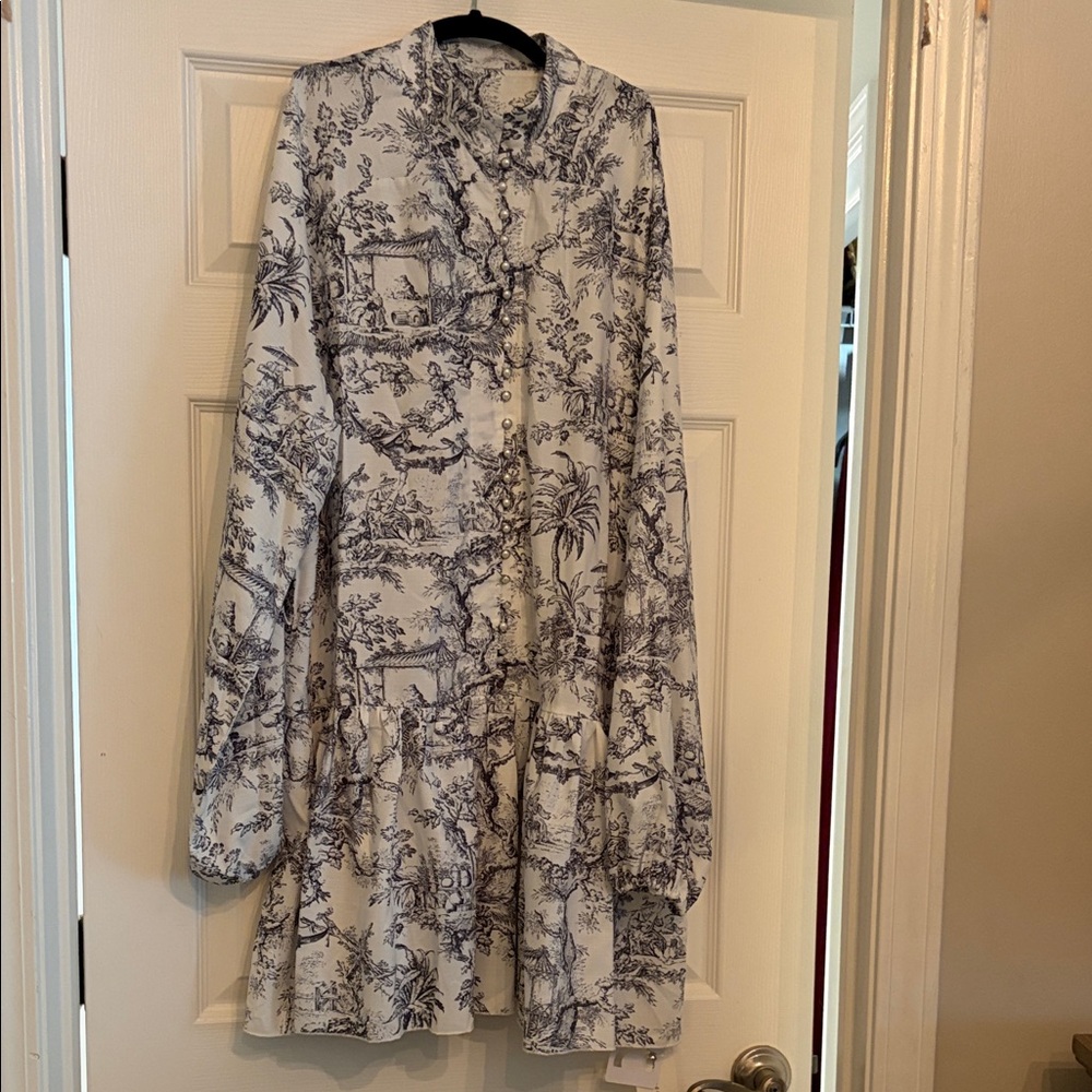 Commense White and Navy Long Sleeve Ruffle Dress